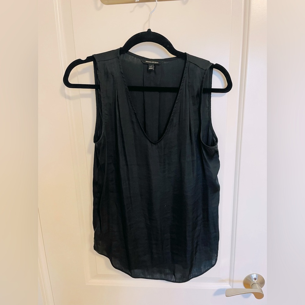 Banana Republic sleeveless shirt.